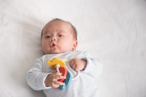 5217_PlanToys_BABY_KEY_RATTLE_Babies_Fine_Motor_Auditory_0-6m_Wooden_toys_Education_toys_Safety_Toys_Non-toxic_2-scaled-1-300x200.jpeg