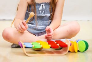 6405_PlanToys_OVAL_XYLOPHONE_Music_Musical_Auditory_Concentration_Emotion_Coordination_Creative_18m_Wooden_toys_Education_toys_Safety_Toys_Non-toxic_0-300x202.jpeg
