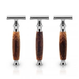 sakerhetsrakhyvel-med-skaft-i-bambu-bambaw-safety-razor-stangd-kam-1-300x300.jpeg