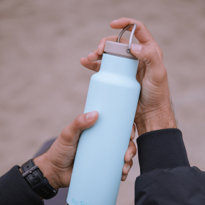 31226-KLEAN-KANTEEN-–-INSULATED-CLASSIC-NARROW-LOOP-CUP-BLUE-TINT-592-ML-3-300x300.png